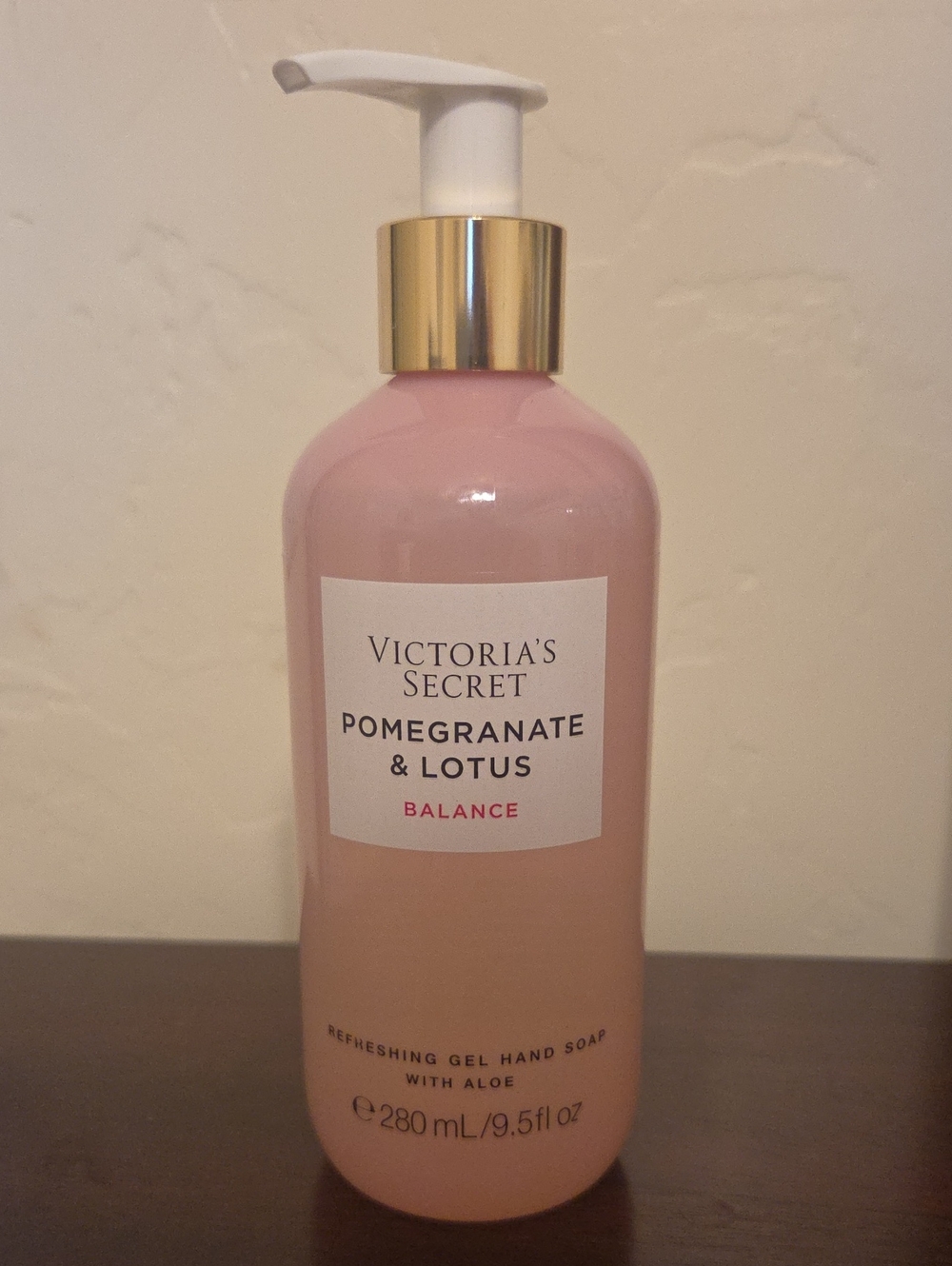 Victoria's Secret Pomegranate & Lotus Balance Gel Hand Soap - Pink